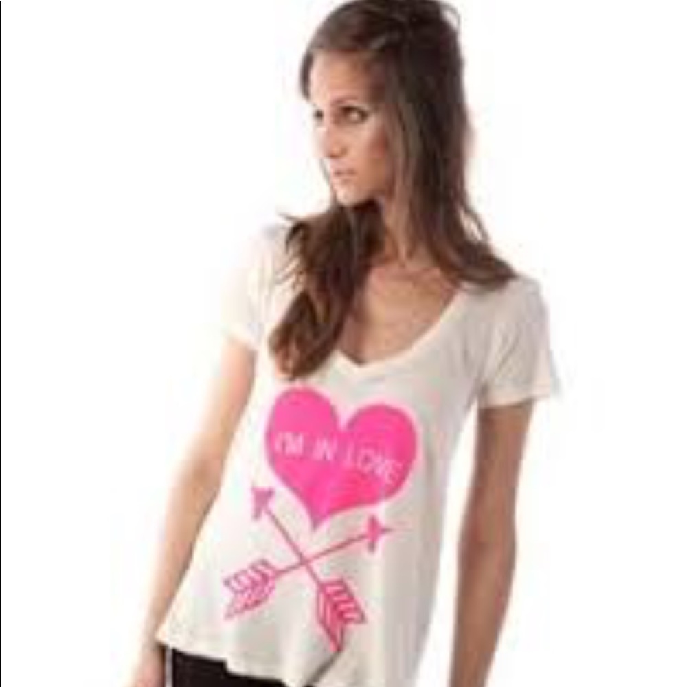 WF I’m In Love V neck Tee 💖💖💖
